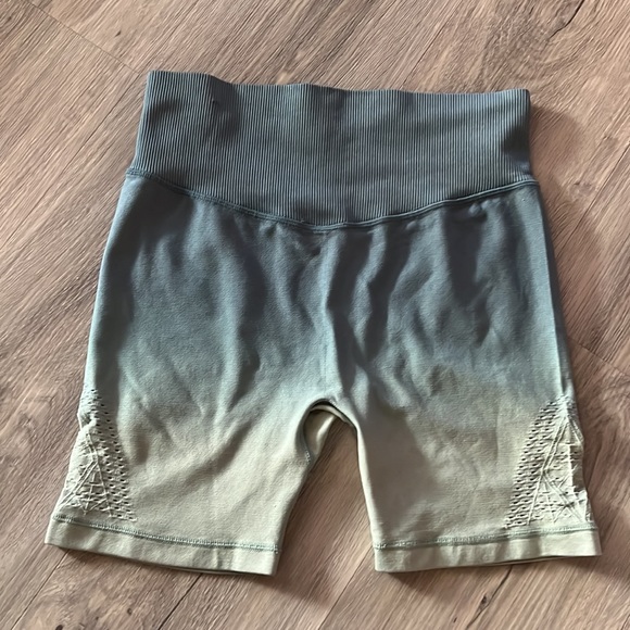 🏴 Pink Victoria’s Secret compression style shorts size small - Picture 7 of 8